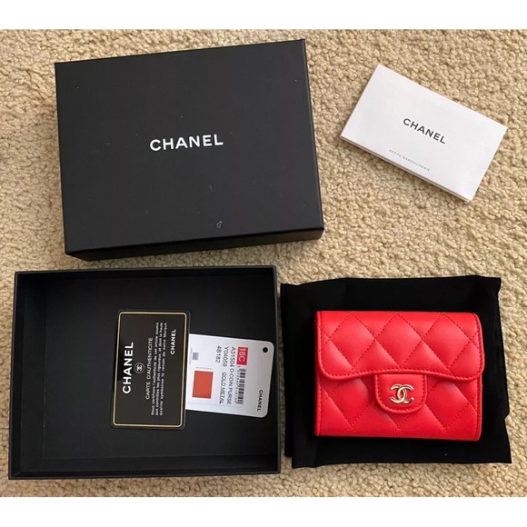 CHANEL Accessories - BNIB Chanel 18C Red Lambskin XL Card Holder Wallet Gold Mona Lisa
